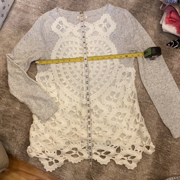 Sundance Grey with Ivory Crochet Long Sleeved Sweater size Small - Picture 11 of 11